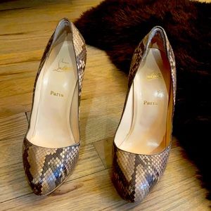 Louboutin snake skin size 39,5